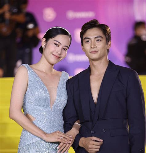 Chân dài yêu Trường Giang tháng tung ảnh nude trong bồn tắm gây bão mạng