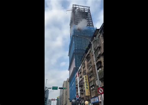 72強震撼全台驚悚影片！北市信義區高樓建案鋼筋掉落砸民宅 建商昇陽回應了 中天新聞網