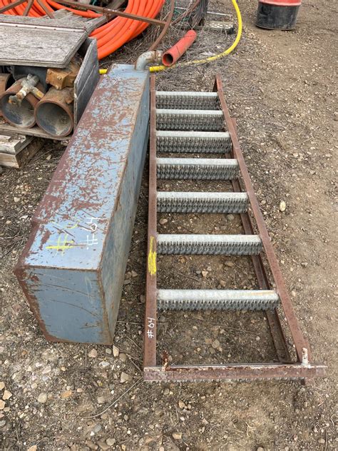 Steel Pickup Fuel Tank and Steel Stair Trailer Assembly
