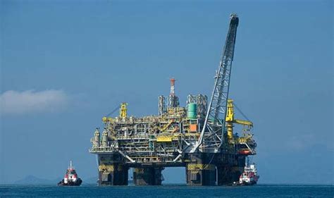 Gas leak at Bombay High Oil Rig, 45 evacuated | India.com