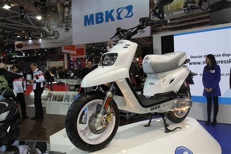 En Direct Du Salon De La Moto 2011 MBK Booster Naked 13 Pouces