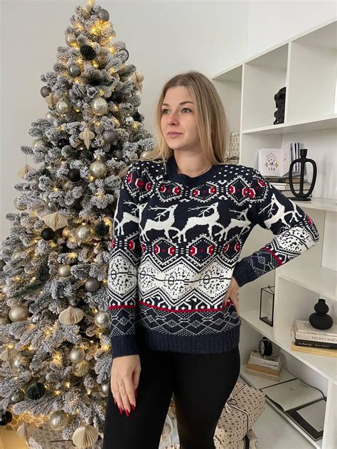Красивый и теплый женский свитер с оленями, Женский свитер с новогодней ...