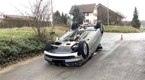 Schaffhausen Auto Landet Bei Unfall Auf Dach