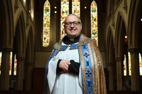 Padre Pede Ora Es Para Que Pr Ncipe George Seja Gay Metr Poles