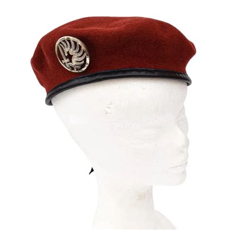 BÉRET LAINE ROUGE collection ancien vintage parachutiste insigne broche