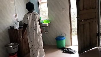 HOUSE MASTER ATTEMPTED SEX ON A HOUSE MAID IN THE KITCHEN XNXX