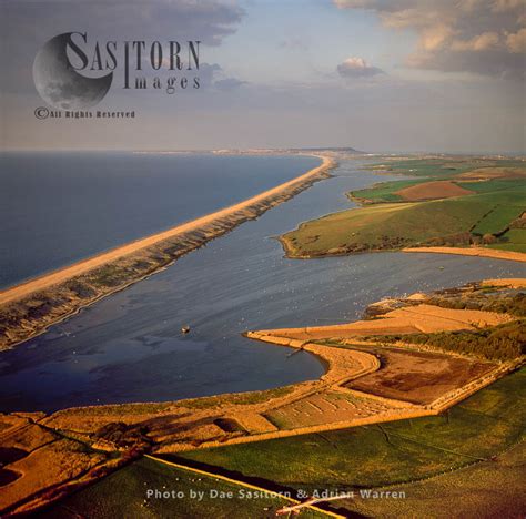 Chesil Beach Chesil Bank 29 Km Long Shingle Beach Dorset A Tombolo