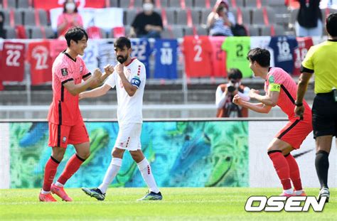 손흥민 Pk 역전골 한국 레바논에 2 1 역전승조1위 무패 최종예선행