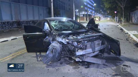 Vídeo Motociclista Morre Atingido Por Carro Em Alta Velocidade No