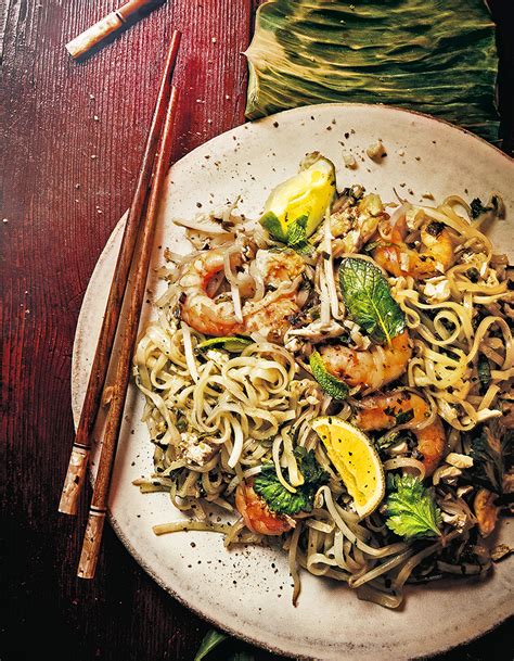 Pad thaï aux crevettes et au poulet pour 4 personnes Recettes Elle