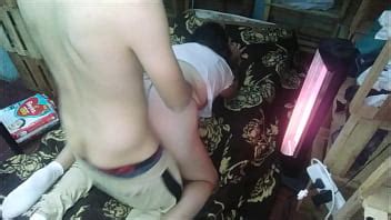 Al Lado De La Estufa Calientitos De Perrito XVIDEOS