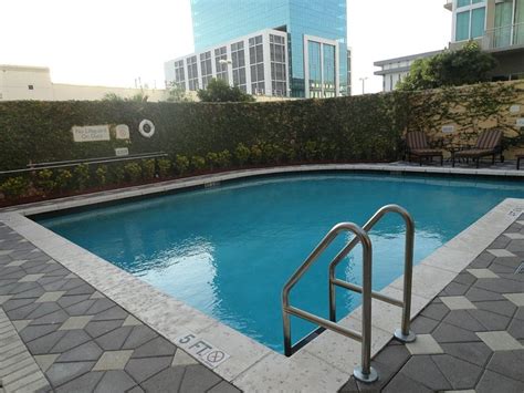 Courtyard By Marriott Miami Dadeland Pool Pictures And Reviews Tripadvisor