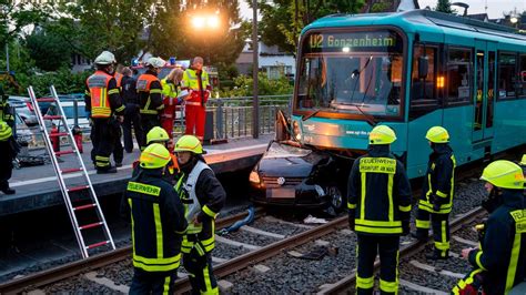 Pkw von U Bahn erfasst Fahrerin tödlich verletzt YouTube