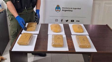 Detienen en Pinto a mujer que transportaba más de 20 kilos de cocaína