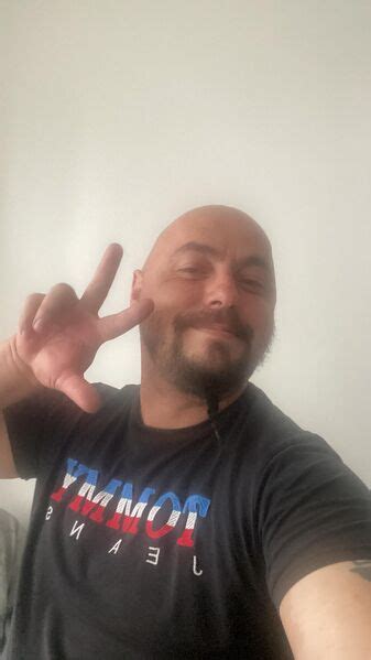 Er sucht Ihn Gay Kontakte für Treffen und Sex erotik markt de