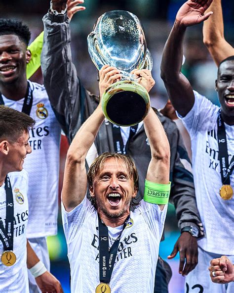 lukamodric10 is now the 𝗺𝗼𝘀𝘁 decorated player in Real Madrid history ️