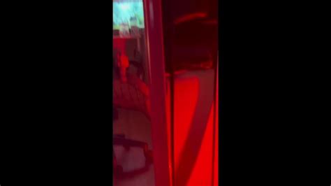 Giving моему партнеру живое шоу во время разговора по телефону Pornhub Gay