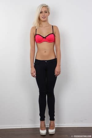 Bleach Blonde With Small Tits And White Nails Spreads He XXX Dessert