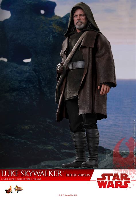 Star Wars The Last Jedi Luke Skywalker Figure By Hot Toys The Toyark News