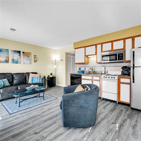 Family Friendly Branson Condo. Fun Amenities. 9 Miles to Silver Dollar