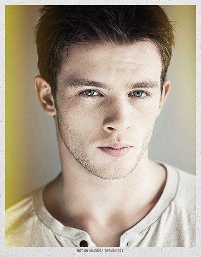 Яннис Нивёнер | Abbigliamento con giacca in pelle, Rubino, Film