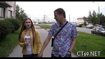 Cabalgando una polla en el sofá suave XVIDEOS