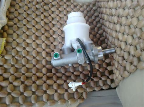 Замена главного тормозного цилиндра — Great Wall Hover, 2,4 л, 2007 ...