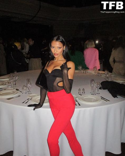 Sami Miro Looks Hot At The Burberrys Fashion Show In London Photos