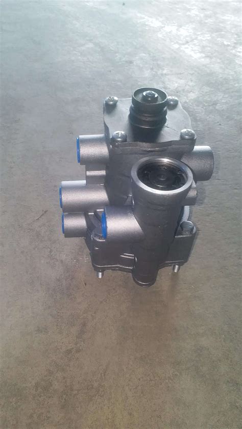 WG9000360180 — Клапан тормозной управления прицепом купить по цене от 0 ...