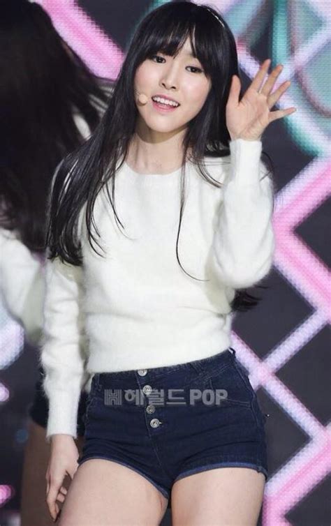 7 Hot Sexy Yuju Bikini Pics