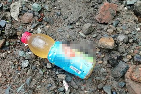 Пьяный выбросил в окно бутылку с мочой и попал в женщину-дворника