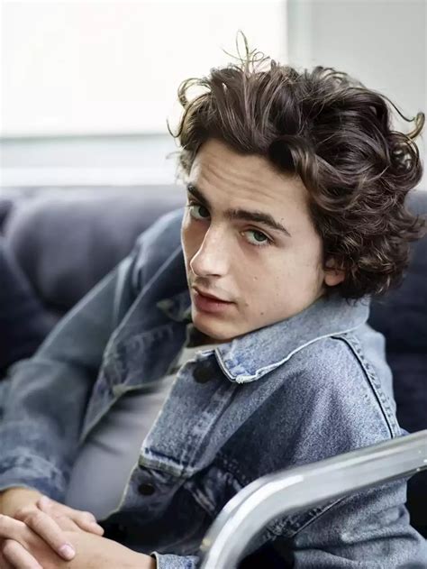 Timothée Chalamet est le nouvel ambassadeur du parfum Bleu de Chanel