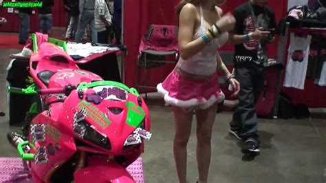 The Proper Way To Lift Up A Motorcycle Plus A Pink Honda Cbr600rr Youtube