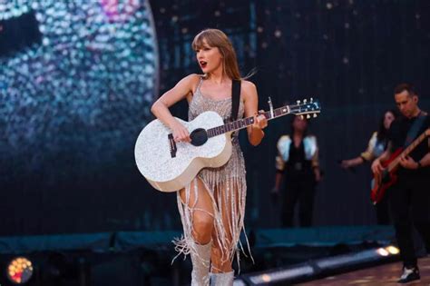 Taylor Swift’s iconic ‘silver noodle dress’ steals spotlight at Country ...