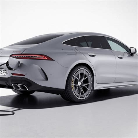 671 л.с., 280 км/ч, разгон до 100 км/ч за 3,3 и всего 11 км пробега на ...