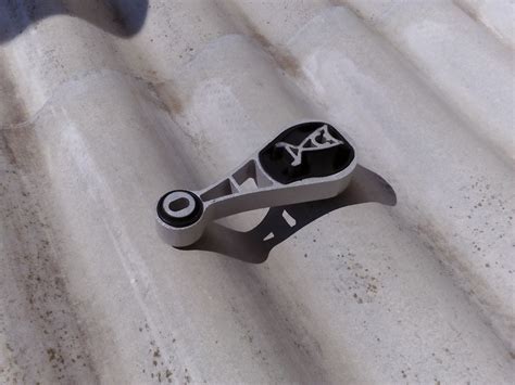 Верхняя опора двигателя нового образца — Lada Приора седан, 1,6 л, 2010 ...