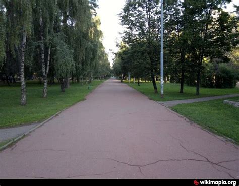 Сквер вдоль ул. Искры («Красная дорожка») - Москва