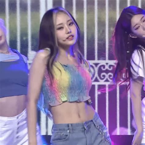 9 Hot Sexy Sheon Bikini Pics