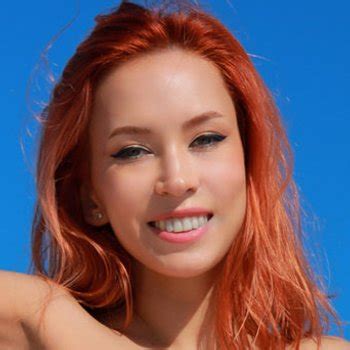 Lia Mango Babe Page Watch This Adult Model On FreeOnes