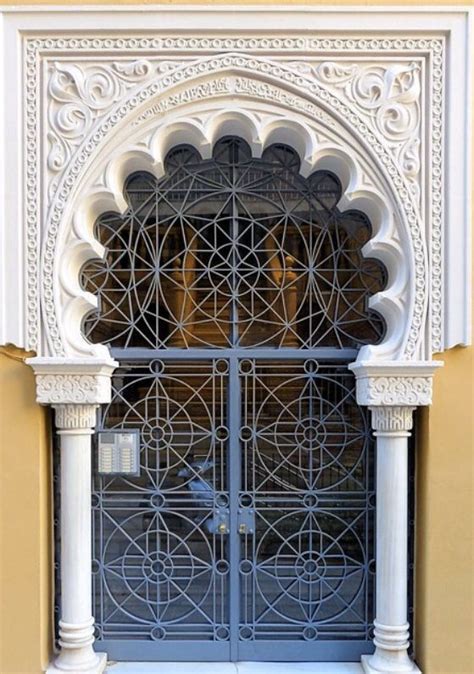 Pin on KAPILAR VE.... | Gorgeous doors, Beautiful doors, Classic building