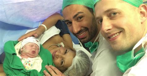 Fant Stico Mulher Oferece Ventre Para Beb De Filho Gay Marido Franc S Dele