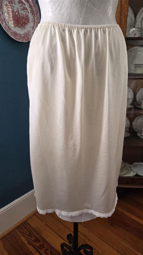 Vintage 1970s Radcliffe Intimates And Sleepwear Lingerie Inc Half Slip In Cream With Lace