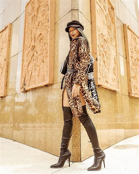 Thu mới chớm mà dàn sao và hot girl Việt đã khoe 1001 kiểu street style kiểu nào cũng dát đầy