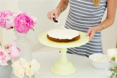 Floral Naked Cake Fashionable Hostess