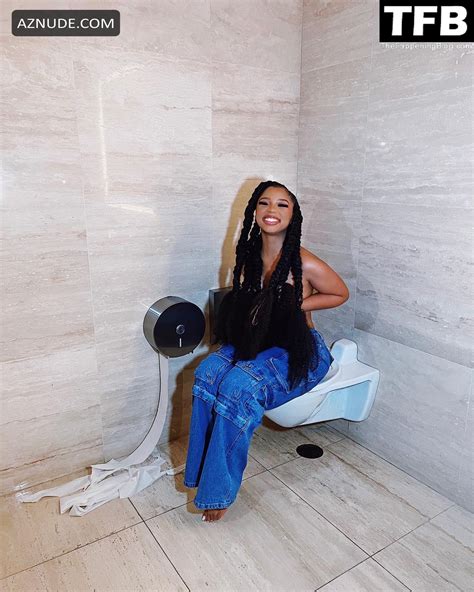 Chloe Bailey Sexy Poses Topless Covering Her Tits With Her Hands On Social Media AZNude