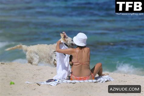 Kate Walsh Sexy Seen Flaunting Her Hot Figure Wearing An Orange Bikini At The Beach Aznude