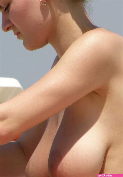Big Nips Nude Sexy Photos