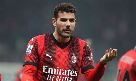 Milan Su Theo Hernandez Irrompe Il Bayern Rinnovo Ingaggio E Il