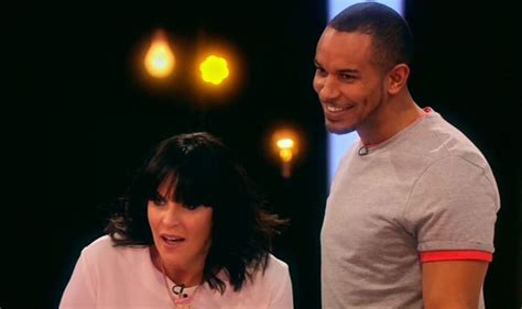 Khách mời Naked Attraction choáng váng vì chia sẻ khuyên lưỡi gây sự cố nghẹt thở tình dục