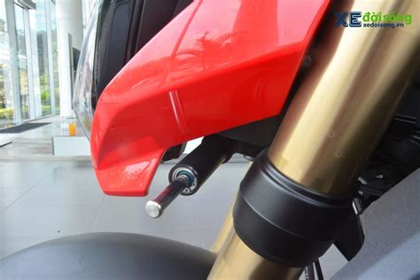 Cận cảnh siêu naked bike BMW S R Race thế hệ mới vừa cập bến Hà Nội